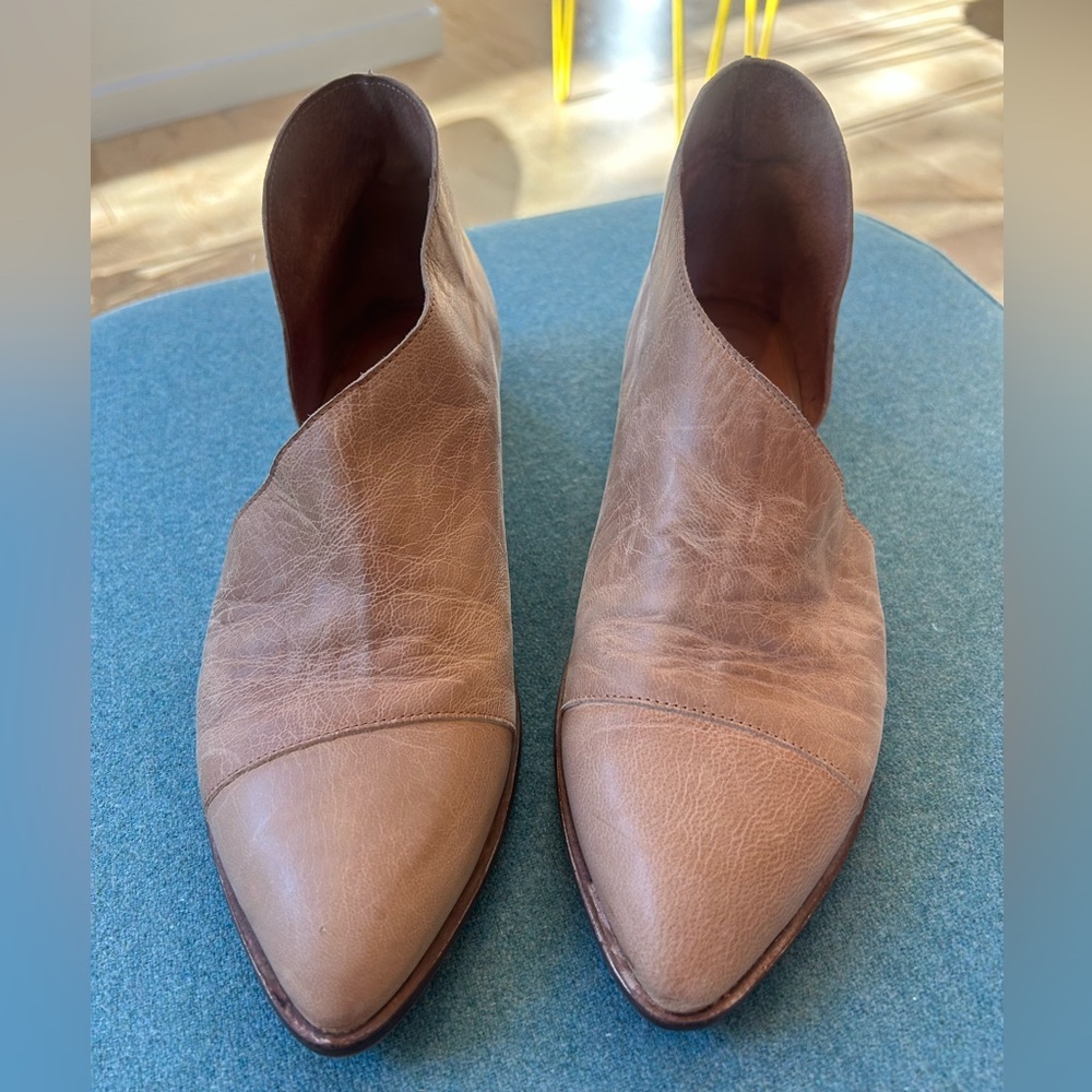 Free People Nude leather royale flat